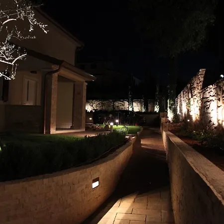 Eda Villa